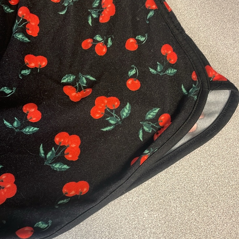 Cherry patterned shorts - Picture 7 of 7